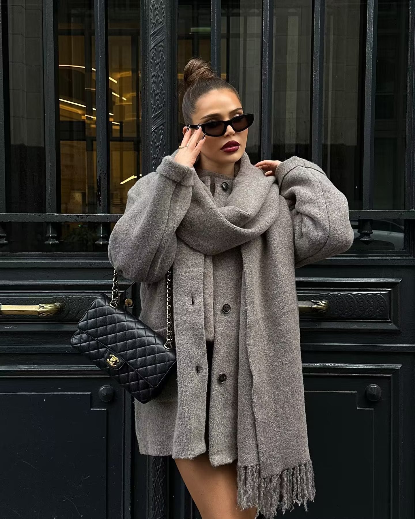 Manteau Long Élégant avec Écharpe Intégrée
