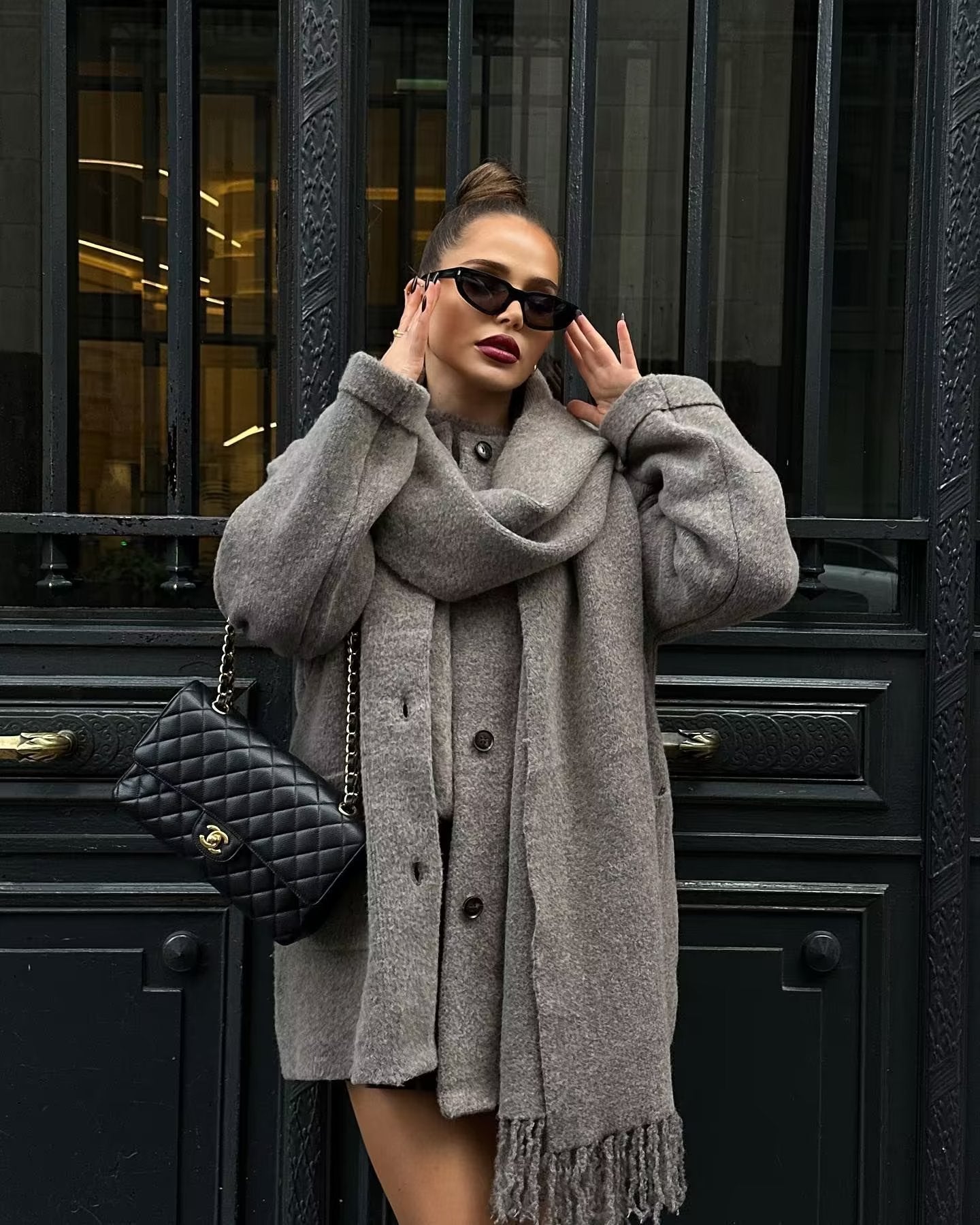 Manteau Long Élégant avec Écharpe Intégrée
